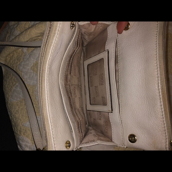 Michael Kors crossbody mini purse - Picture 2 of 6